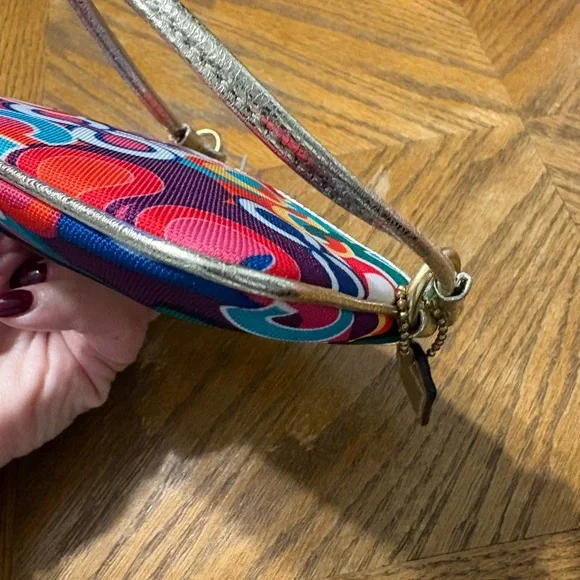 Coach Poppy Wristlet - Picture 7 of 7